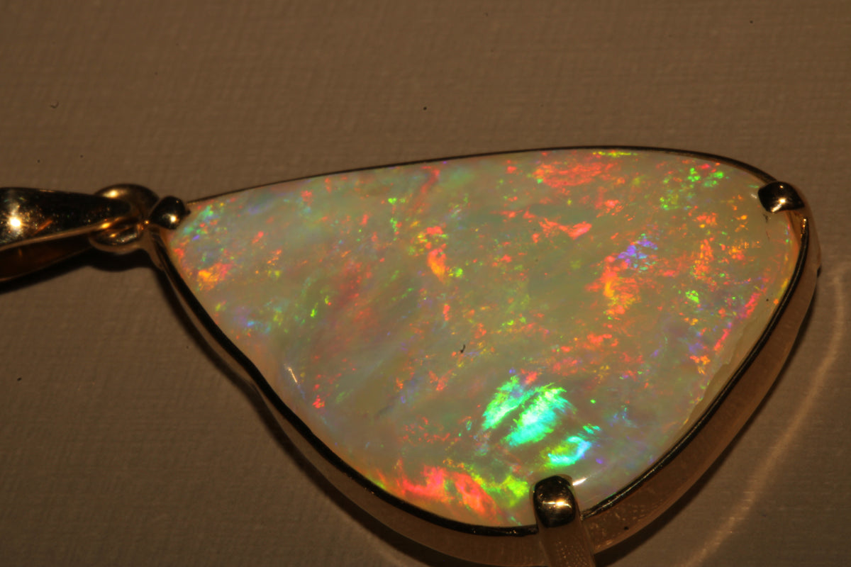 18K Gold Pendant with Crystal Opal – A Rare Jewel