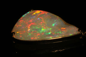 18K Gold Pendant with Crystal Opal – A Rare Jewel