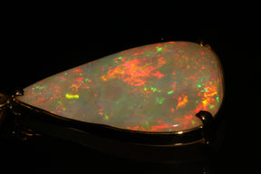 18K Gold Pendant with Crystal Opal – A Rare Jewel