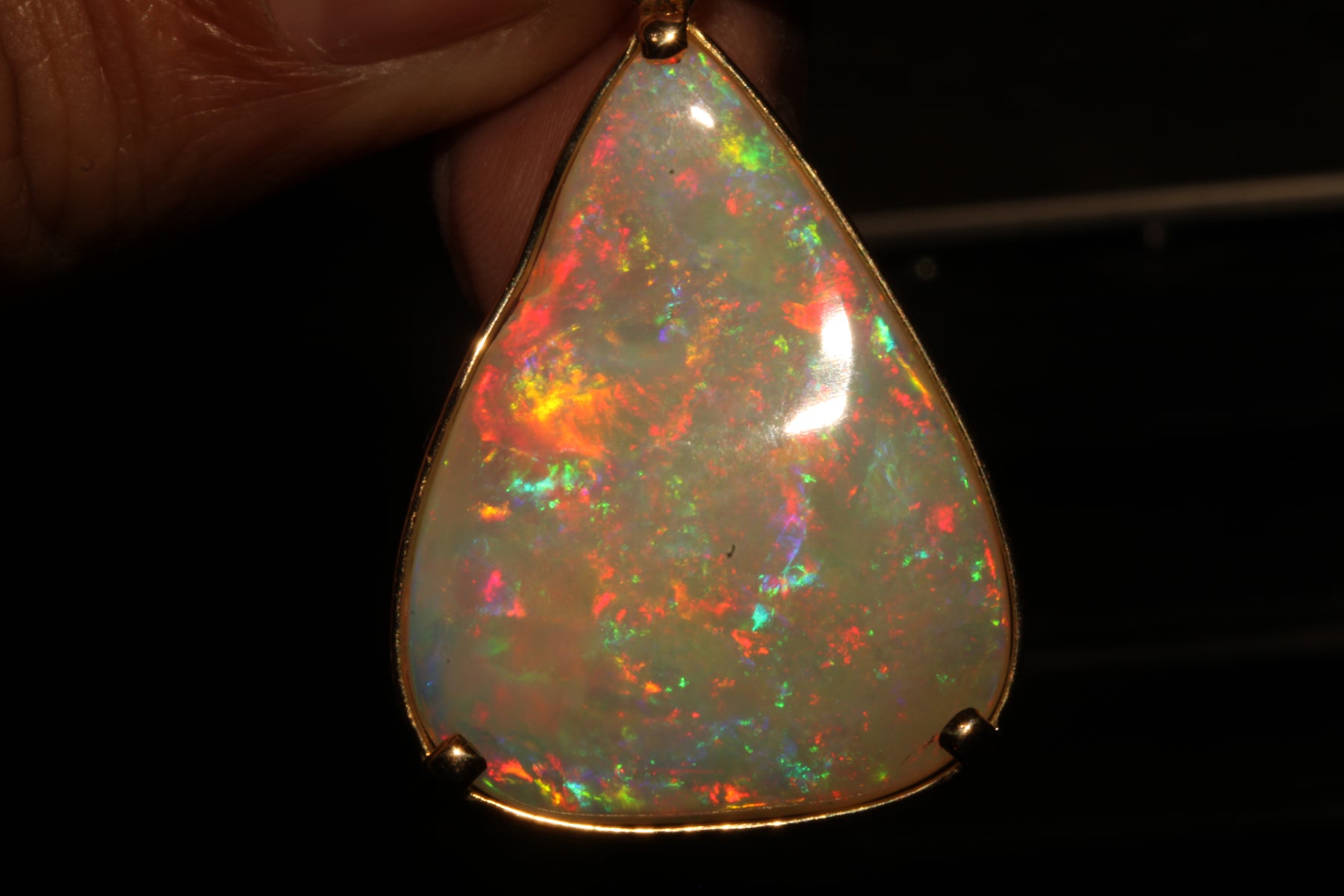 18K Gold Pendant with Crystal Opal – A Rare Jewel