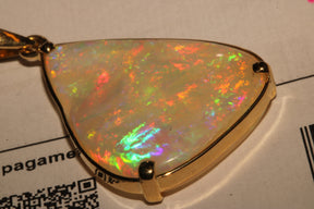 18K Gold Pendant with Crystal Opal – A Rare Jewel