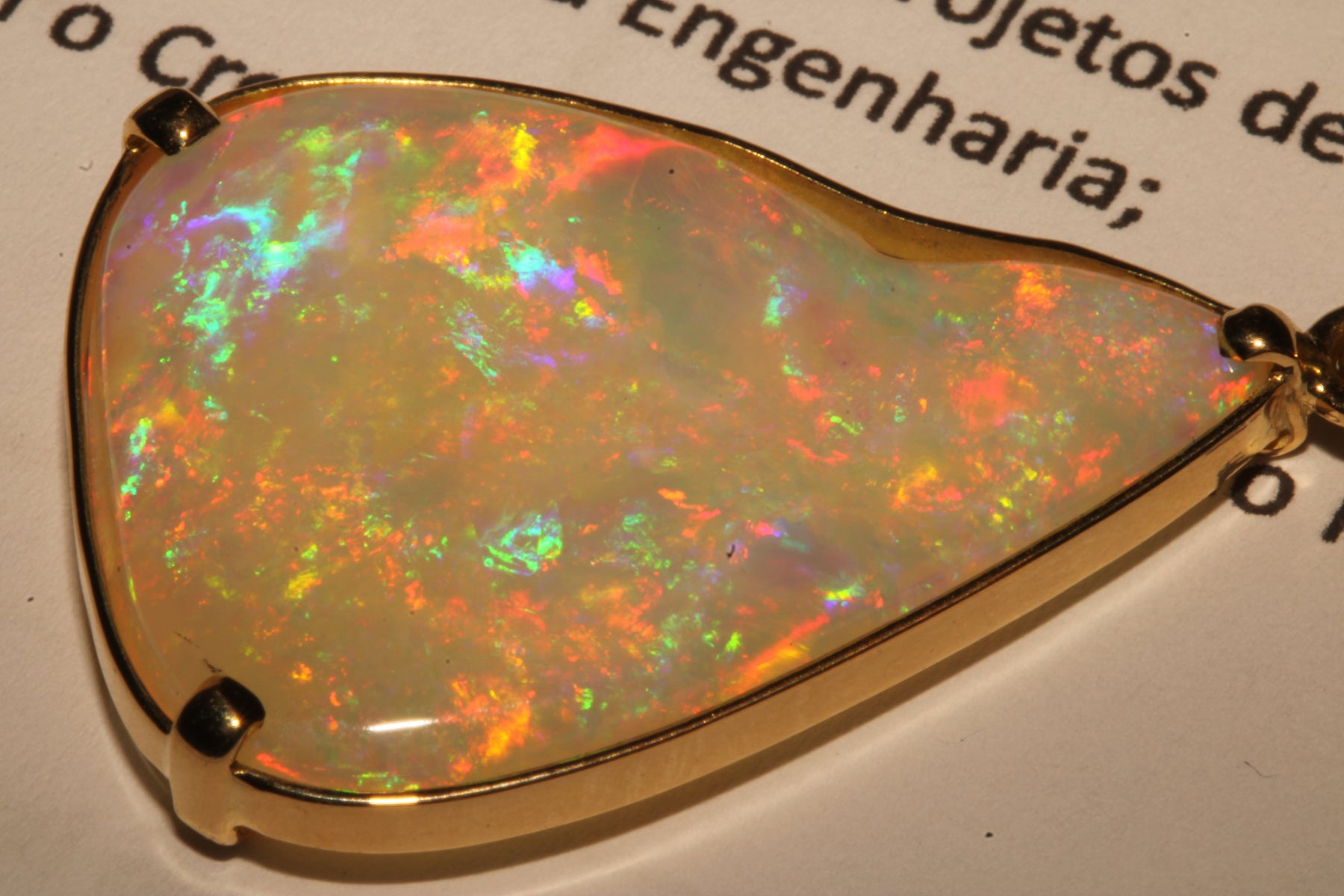 18K Gold Pendant with Crystal Opal – A Rare Jewel