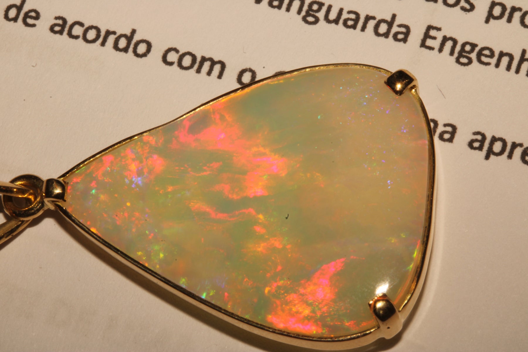 18K Gold Pendant with Crystal Opal – A Rare Jewel